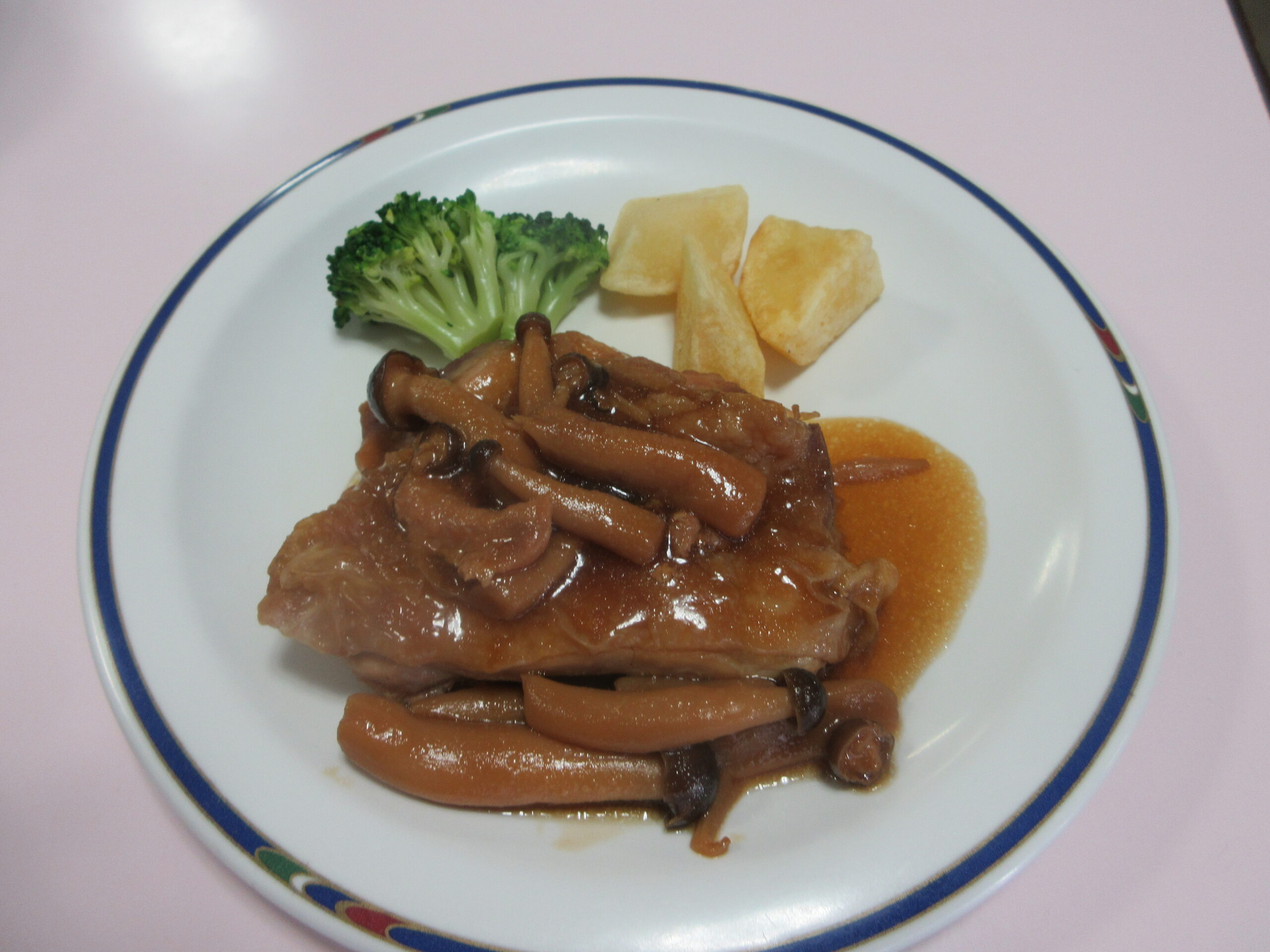 醤油チキンステーキにんにくしめじのせ